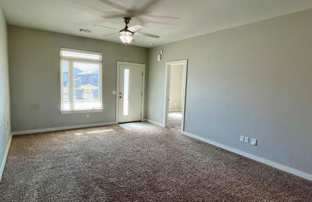 Luxury Home in Calm Springs Addition of Yukon Gallery 4