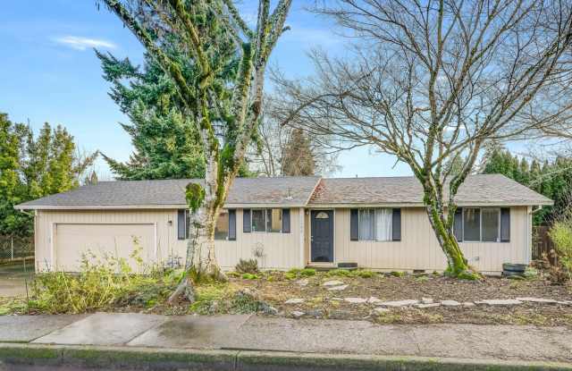 Charming 3 bed, 2 bath rental home in Milwaukie! photos photos