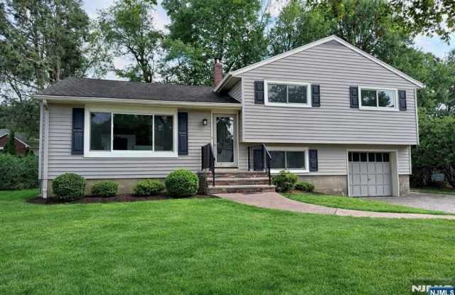 362 Shea Drive - 362 Shea Drive, New Milford, NJ 07646