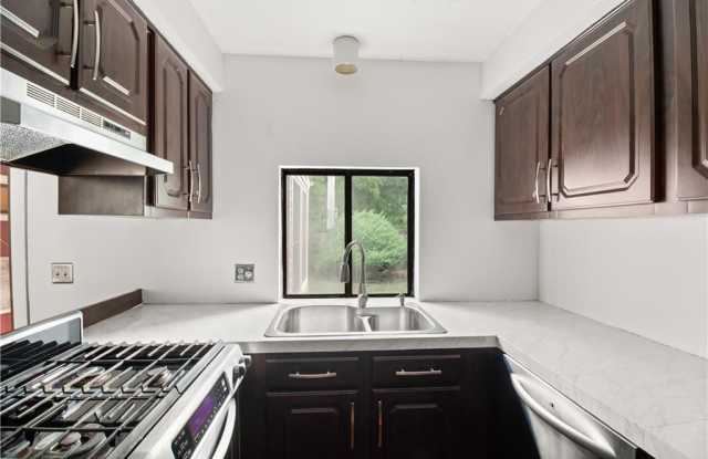 4156 Post Road Gallery 3