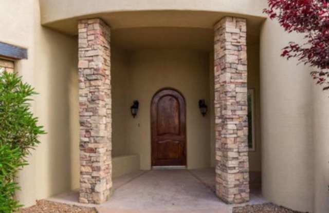Luxury 4-Bedroom Home with Mountain Views and 3-Car Garage! Gallery 4