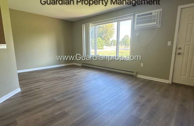 Chanhassen Town Home, New Carpet/Flooring, In Unit Laundry, 1 Garage Space Gallery 3