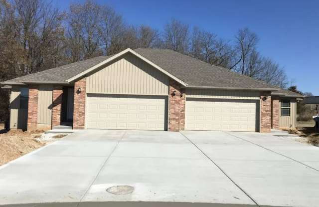3 Bedroom Duplex Rental in Springfield! photos photos