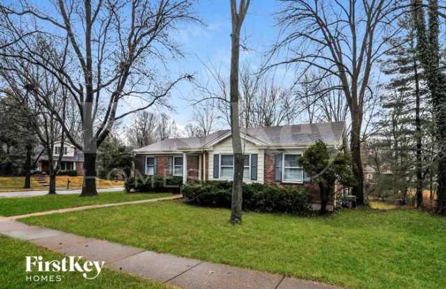 836 Hollyridge Drive Gallery 2