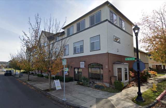 Beautiful and Spacious Newer Townhome with 3br 3bth 2268 Sq. Ft. Like New photos photos