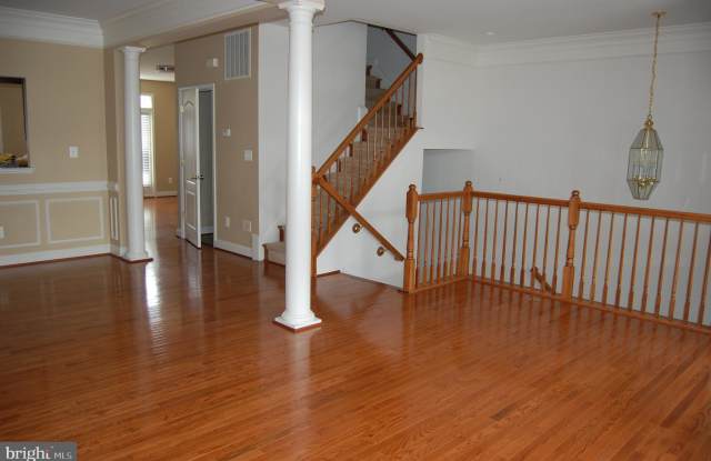 516 HOLLINGSWORTH TERRACE Gallery 3