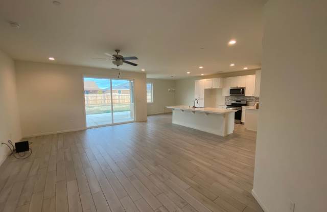 Spacious open and new in Kingsburg photos photos
