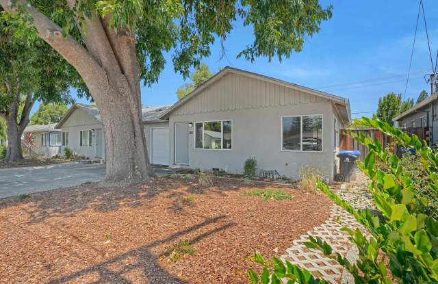 Charming 2 Bed 1 Bath Duplex Unit with Beautifully Landscaped Backyard photos photos Charming 2 Bed 1 Bath Duplex Unit with Beautifully Landscaped Backyard photos photos