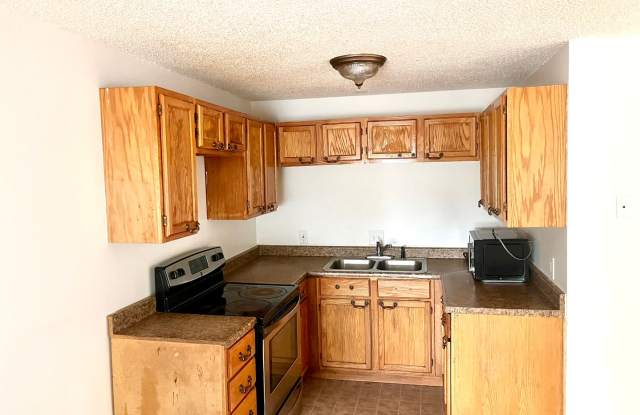 4 Bed / 2 Bath Half Duplex Near Valley Fair Mall — Fenced Yard & Carport photos photos