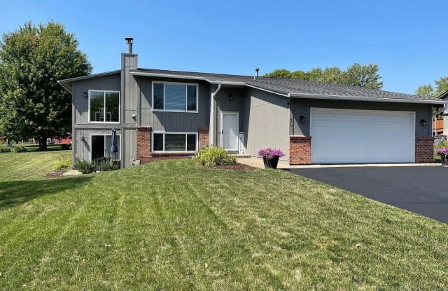 670 Saxony Circle - 670 Saxony Circle, Chaska, MN 55318