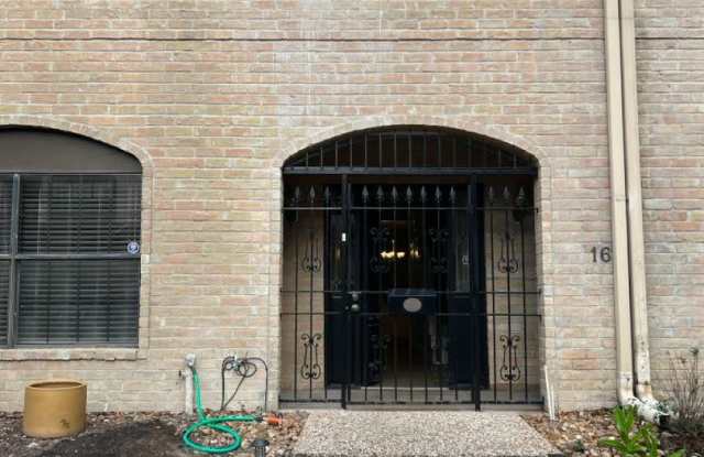 16 Bayou Point - 16 Bayou Pointe Drive, Houston, TX 77063