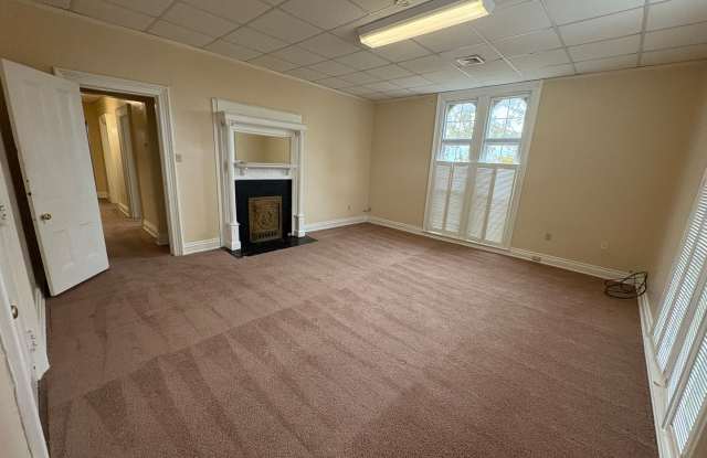 Apartment located inside beautiful historcal home in Lynchburg! Gallery 3