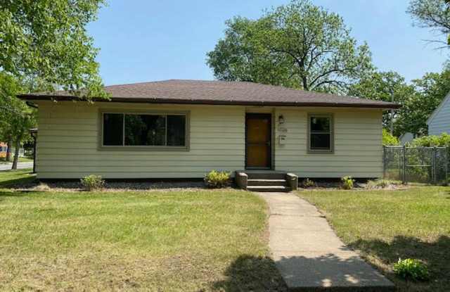 3 Bedroom 2 Bath Home in North St. Cloud - 1026 9th Avenue North, St. Cloud, MN 56303