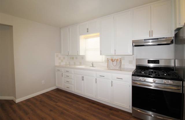 4733 1/2 Idaho St. Gallery 3
