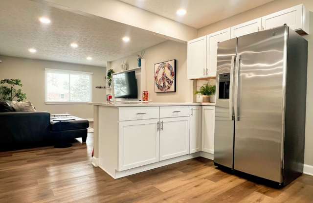 4BD 2BA Ranch on Catherine Westfield Fenced Yard Gallery 3