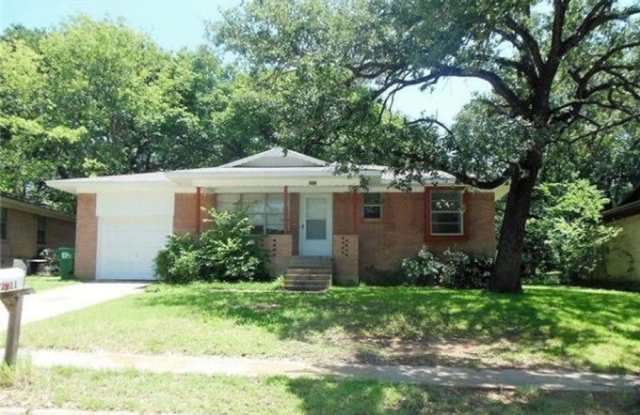 2111 Mercedes Road - 2111 Mercedes Road, Denton, TX 76205
