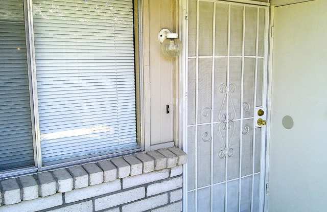 Adorable Single Level Eastside Duplex With Evaporative Air Located In Quiet Neighborhood photos photos