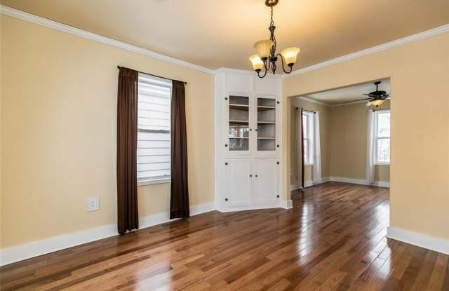 Updated SW Side 2 bed/1.5 Bath photos photos