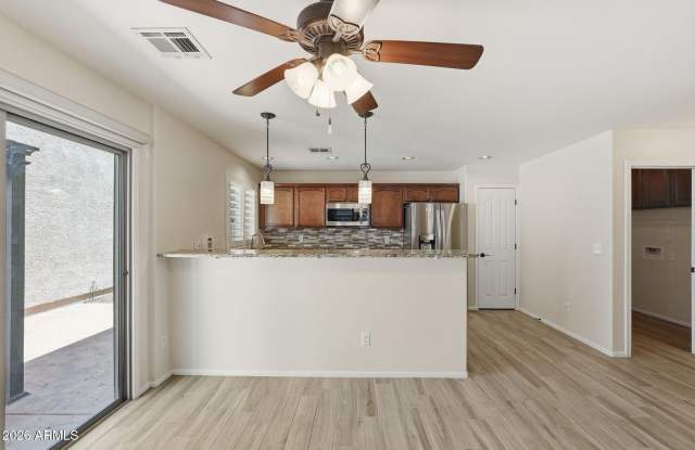 1006 S DEERFIELD Lane Gallery 3