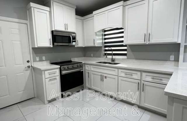 1122 Country Club Drive Gallery 3