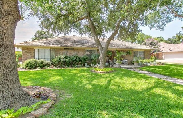 106 Carnoustie Drive - 106 Carnoustie Drive, Trophy Club, TX 76262
