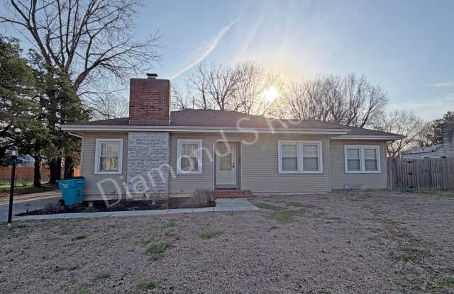 Stunning 3_Bed Home with Two Primary Suites & a Pool! photos photos