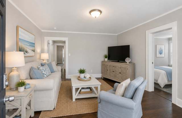 1334 East Waldburg Gallery 3