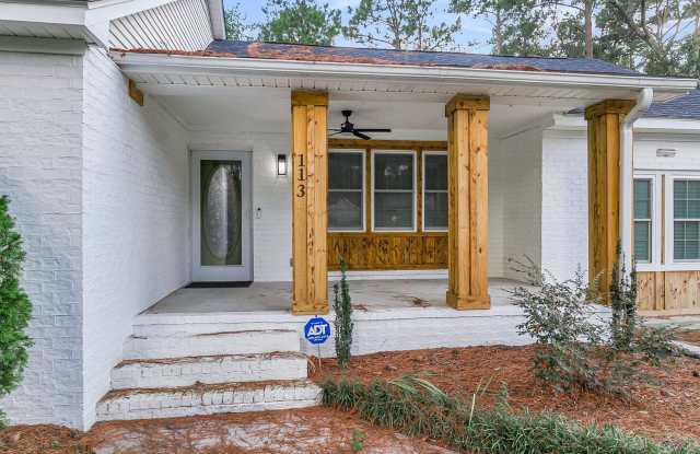 Stunning Summerville Rental FULLY Renovated with Screened in porch!! Gallery 4