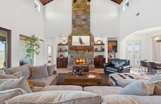 570 S Point Court Gallery 3