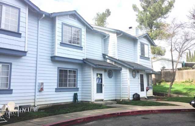 Tranquil 2 bed 2.5 bath Townhouse in Fairfield -- AVAILABLE NOW !! - 1810 East Tabor Avenue, Fairfield, CA 94533