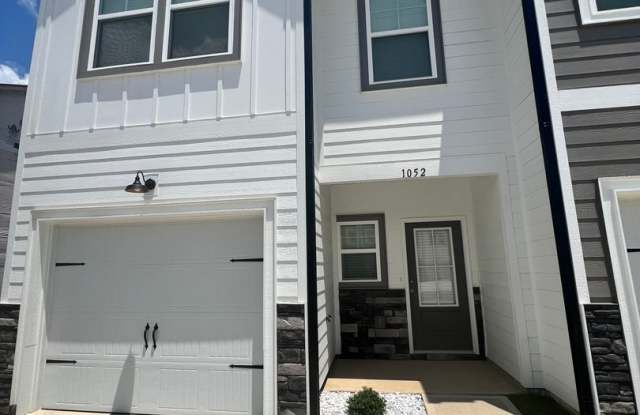 3BED/2.5BATH end-unit townhome in Canterbury Farms w/fenced backyard - 1052 Linsmore Avenue, Columbia County, GA 30813