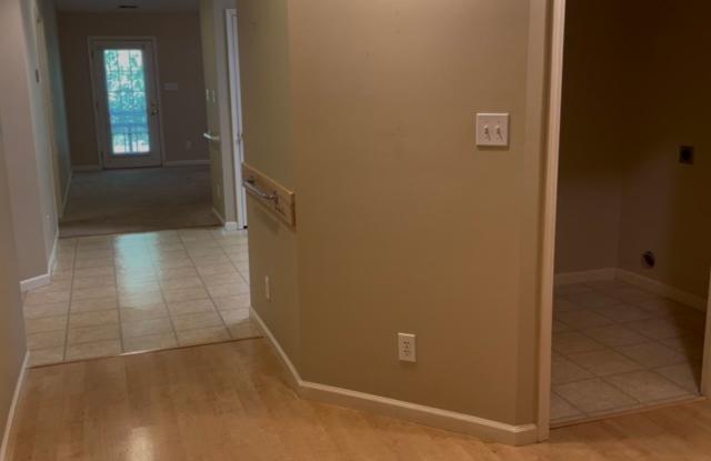 Farragut 2BR/ 2BA One-level Condo Gallery 4