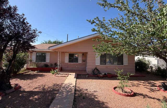 3 Bedroom Single Story Home Available Near 12th St NW & Menaul Blvd NW! photos photos 3 Bedroom Single Story Home Available Near 12th St NW & Menaul Blvd NW! photos photos