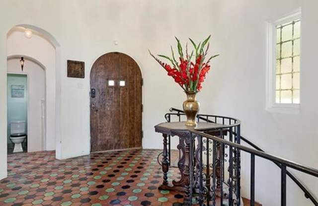 3358 Deronda Dr Gallery 4