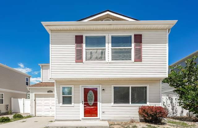 4 WEEKS FREE RENT & FREE 55" TV IF MOVED IN BY 9/15! Beautiful 3bd/2ba Home in Green Valley Ranch! Gallery 3