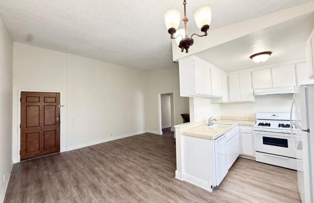 2 Bedroom 2 bath Condo with Garage! (Normal Heights) Gallery 1