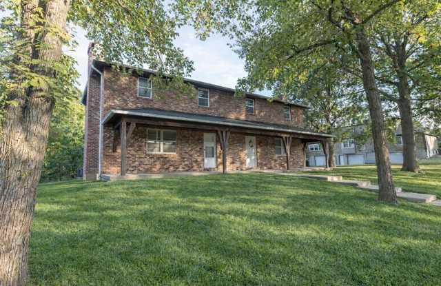 Southern Columbia Duplex (Two Car Garage) Gallery 3