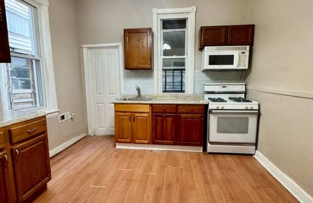 2440 N Hollywood St – For Rent photos photos