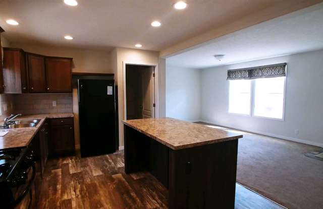 88 Arbor St - 88 Arbor St, Waite Park, MN 56301