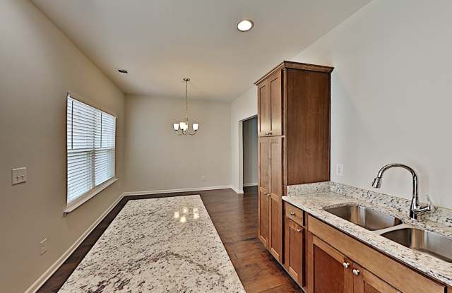305 Woodfern Ct Gallery 3