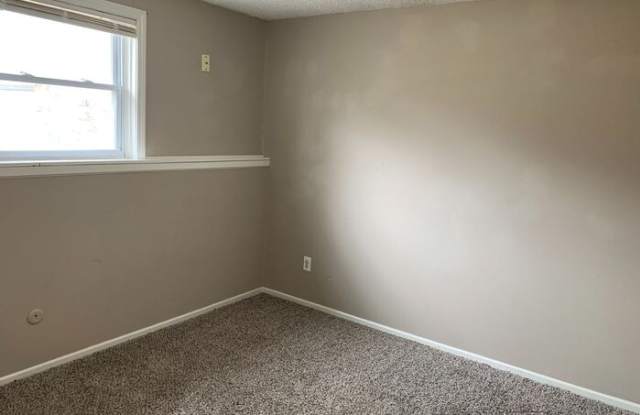 3815 Northeast Colonial Drive Gallery 3
