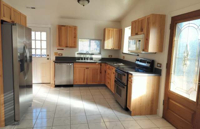 800 S 3rd West St #B - 800 South 3rd West Street, Mountain Home, ID 83647