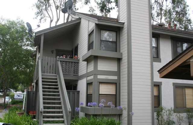 Stylish 2 Bed, 2 Bath Upper Unit in Prime Location! - 1953 Wellington Lane, Vista, CA 92081