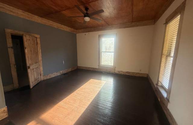2 Bedrooms, 1 Bathroom - Home in South Rome! Gallery 3