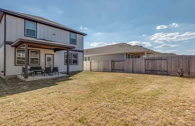 Spacious 4BR House in Buda Gallery 3
