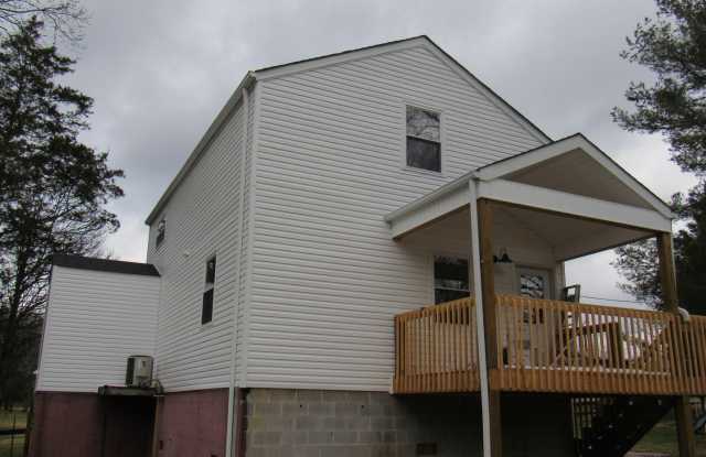 2 bed, 1.5 bath Single Family Home Gallery 3