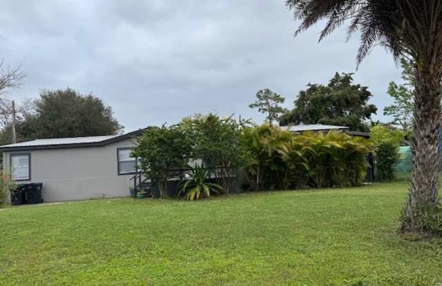 3/2 Large manufactured home on huge lot** photos photos