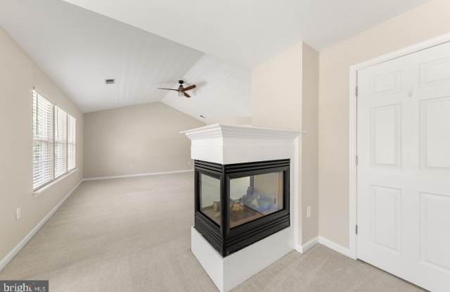9201 GOLF Court Gallery 4