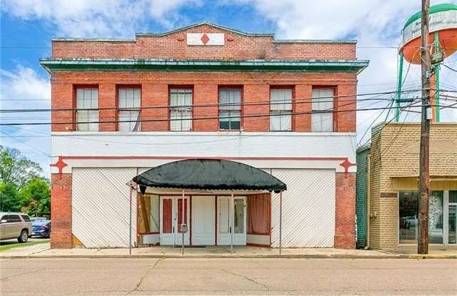 302 E RAILROAD Avenue Gallery 1