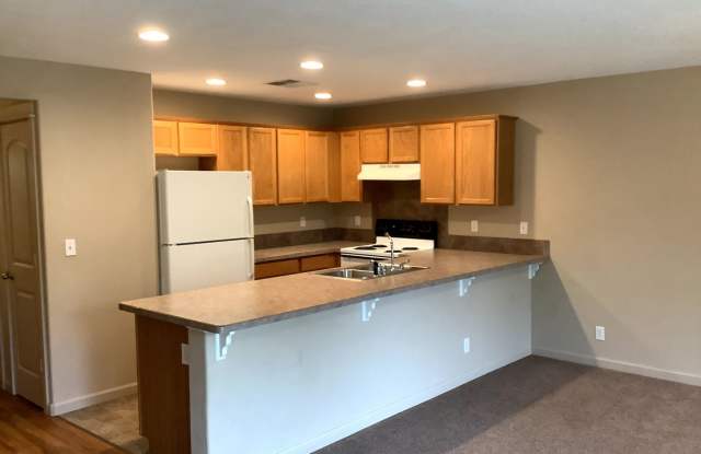 3-Bedroom 1 1/2 bathroom duplex in Lowell Gallery 1